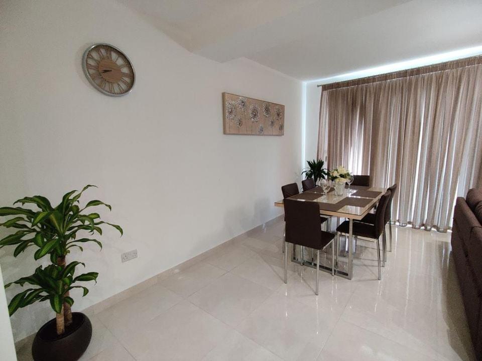 Beautiful, Sea View 2 Bedrooms Apartment, Marsalforn, Gozo 외부 사진